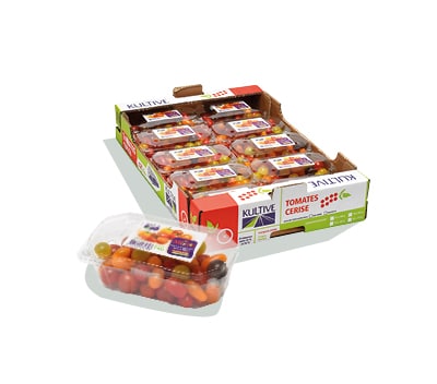 Cagette en carton contenant des barquettes de tomates-cerises mélangées.